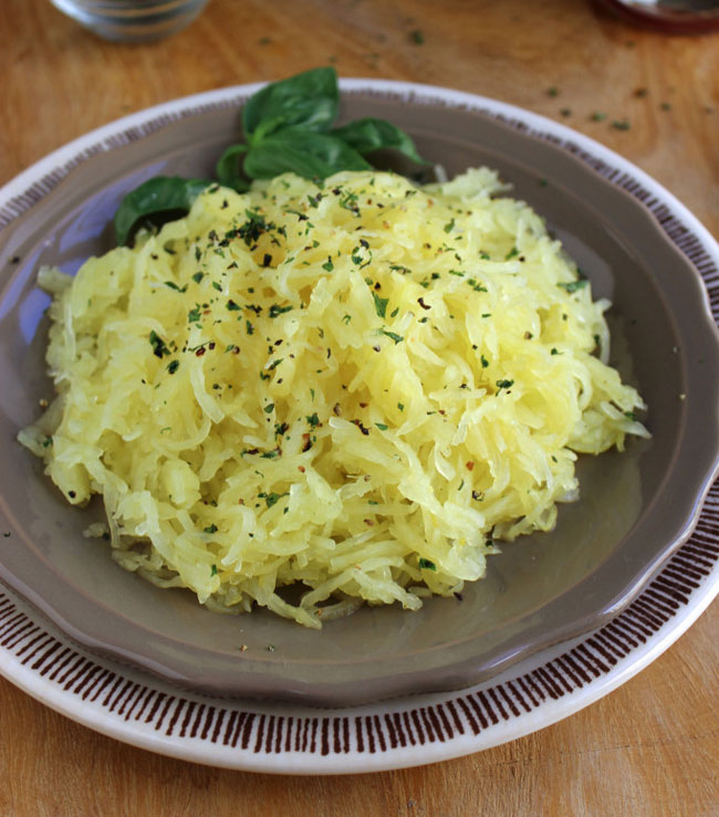 Easy Spaghetti Squash Pasta plus 8 other gluten free spaghetti squash recipes