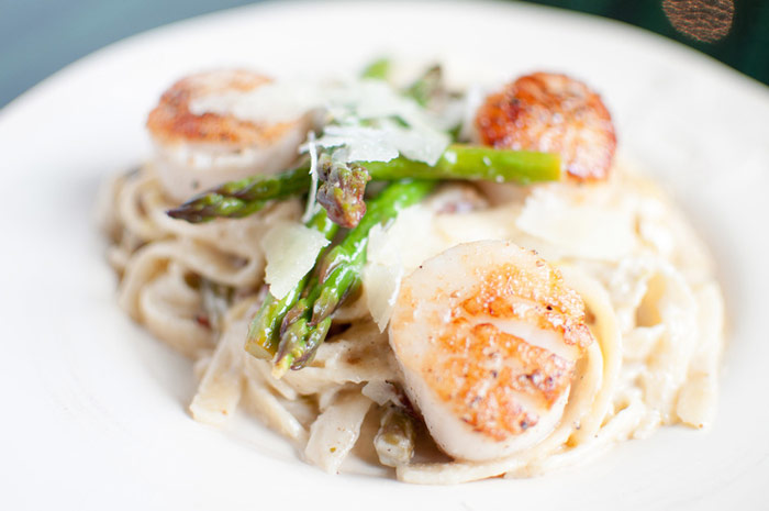 Lemon Garlic Fettuccine with Leeks, Asparagus, and Seared Scallops