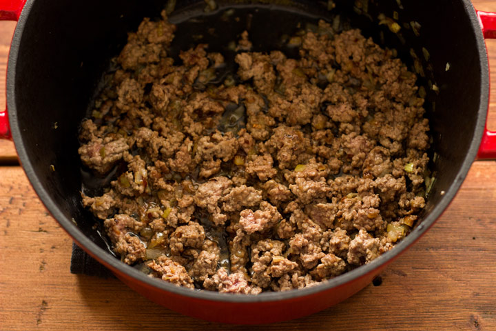 Browning meat for pastitsio