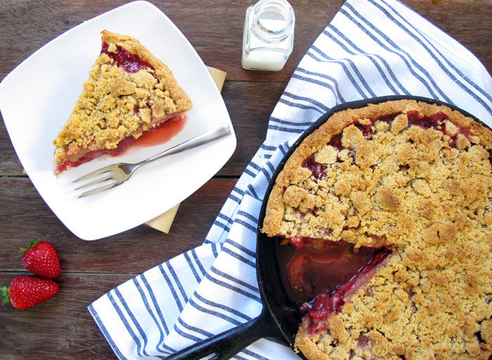 Best Strawberry Crumble Pie